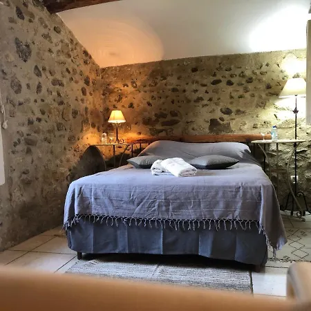 D'hotes Lou Pataclet Bed & Breakfast *